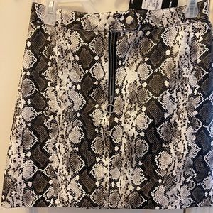 Mini high rise skirt